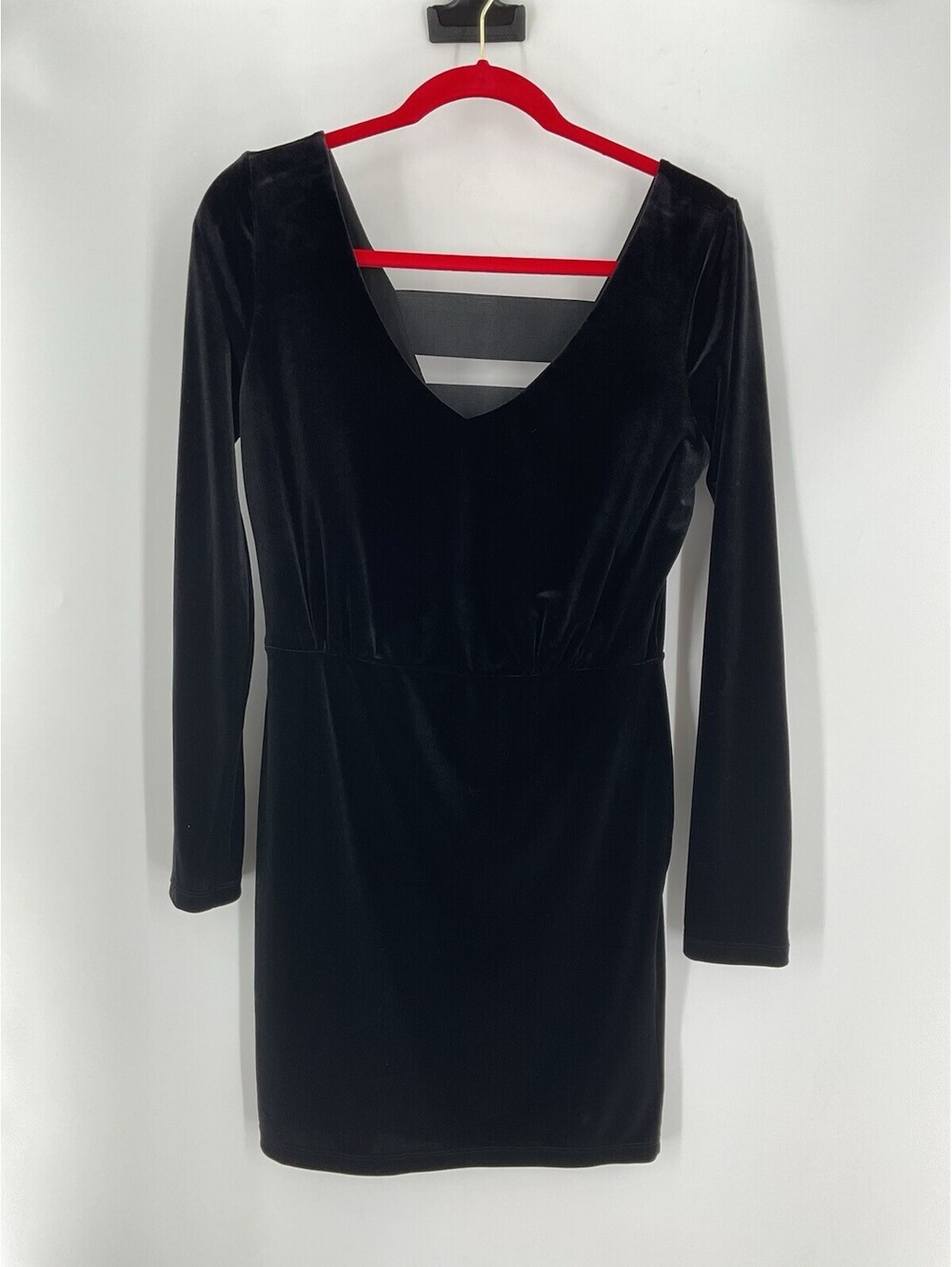BCBG BCBGeneration Women’s Size M Velvet Long Sleeve Short Dress Black NWT 130